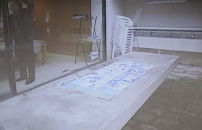 �ɖ����s���}���ى��O